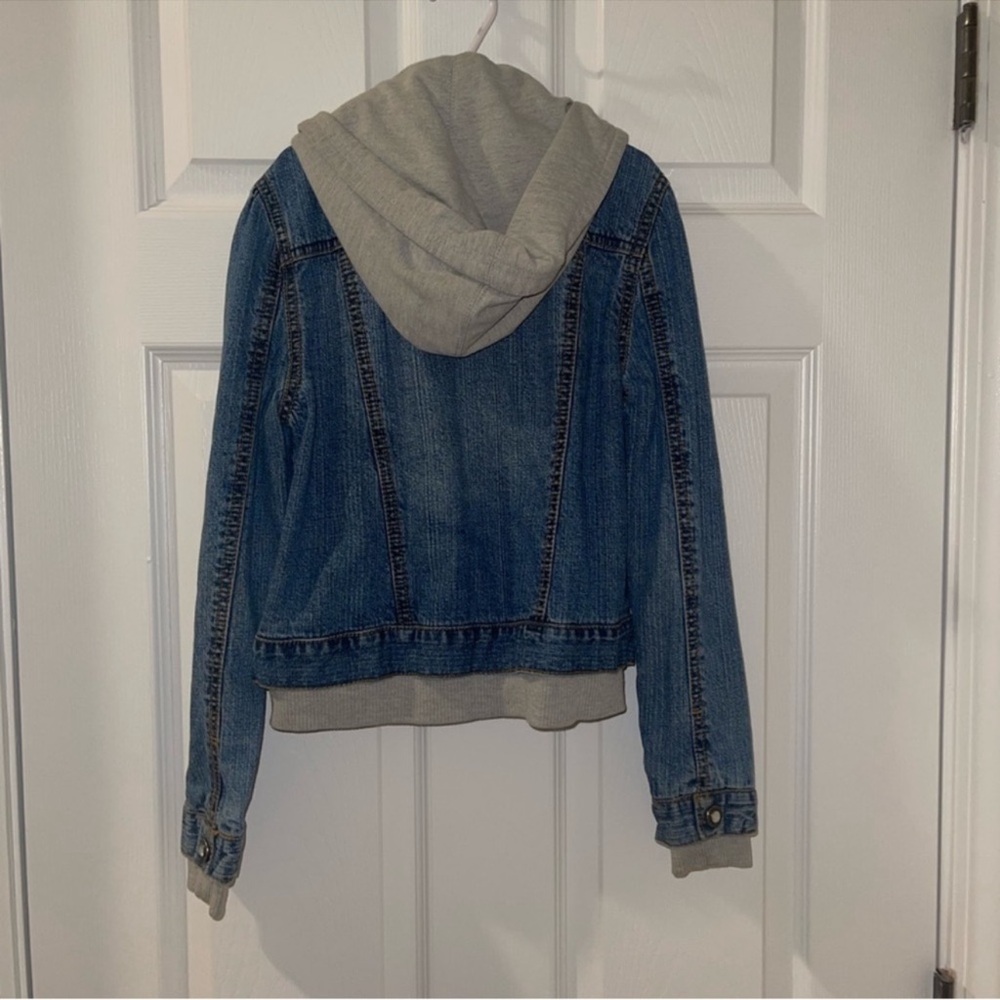Jean jacket - Picture 7 of 9